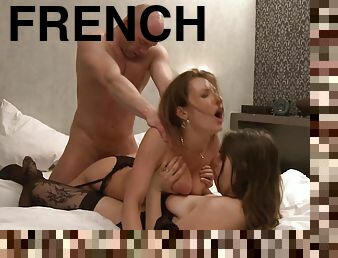 Madame Et La Servante Baisées Par Monsieur - French threesome hardcore with cumshot
