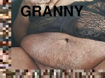 gros-nichons, clito, masturbation, en-plein-air, public, chatte-pussy, femme, granny, black, doigtage