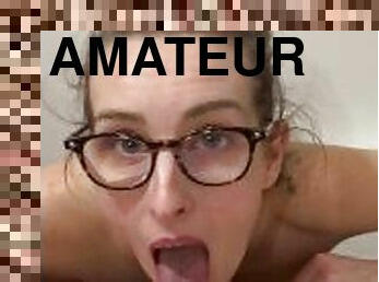 lunettes, maigre, amateur, fellation, ejaculation-sur-le-corps, branlette, ejaculation, sucer