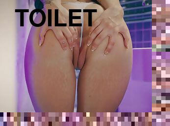 Big Ass Girlfriend Goldie Locks - An Intimate Moment - solo masturbation in the toilett