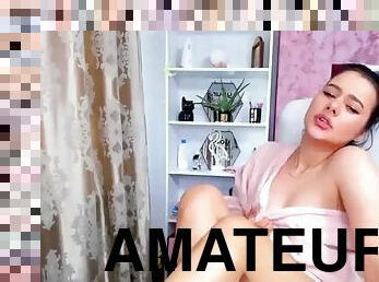 gros-nichons, masturbation, amateur, ados, jeune-18, webcam, solo, brunette, taquinerie