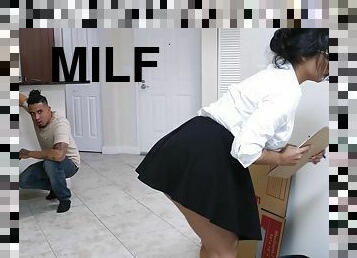 Dashing MILF reverse rides her toy before getting the real deal