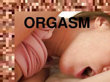 BrookeSkye Get Orgasm rubbing pussy