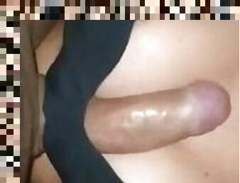 Paja rusa en las grandes tetas de mi amiga