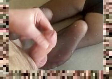 collants, ejaculation-sur-le-corps, black, pieds, ejaculation, bout-a-bout, fétiche, branlette-avec-les-pieds, en-nylon