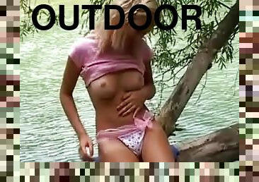 Hot Debbie posing nude in outdoor