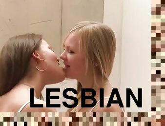 לסבית-lesbian, נוער, שלישיה, נשיקות