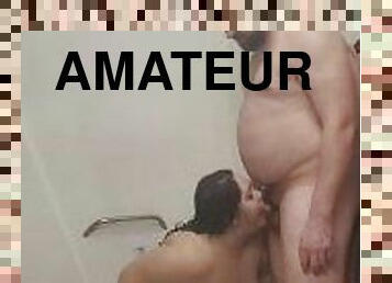 baignade, gros-nichons, amateur, fellation, belle-femme-ronde, salope, douche, fumer