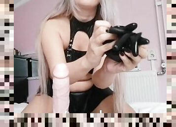 suurtiss, mänguasi, pornostaar, kättevõtmine, bdsm, pov, blond, dildo, fetišš, lateks