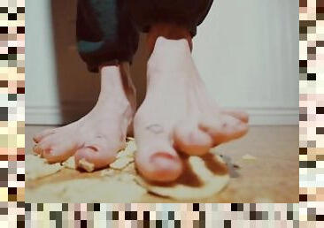 ASMR Giantess Dirty Feet * Walking on Chips