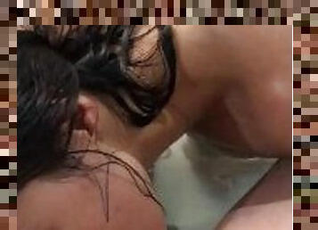 amateur, fellation, latina, fellation-profonde, couple, point-de-vue, jacuzzi