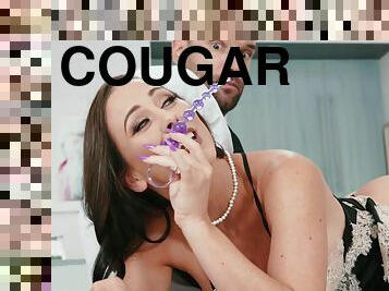 Big ass cougar whore Cherie Deville sex clip