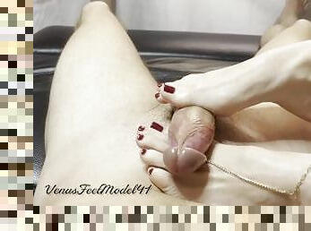 Full-HD_She gave her first feetjob and he enjoyed it