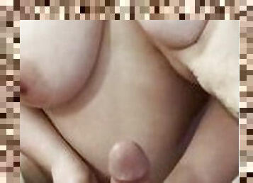 payudara-besar, puting-payudara, amatir, jenis-pornografi-milf, handjob-seks-dengan-tangan-wanita-pada-penis-laki-laki, sudut-pandang, payudara