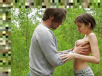 levrette, en-plein-air, amateur, babes, fellation, ejaculation-sur-le-corps, ados, jeune-18, forêt