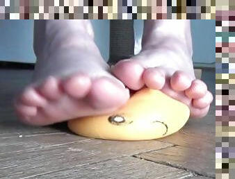 I trample a yellow friend with my foot