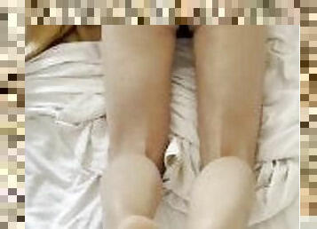 masturbation, amateur, ejaculation-sur-le-corps, ados, pieds, sale, point-de-vue, ejaculation, fétiche, brunette