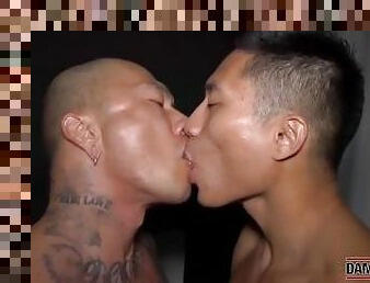 asien, blasen, immens-glied, homosexuell, tief-in-die-kehle, fetisch, muskulös, tattoo, glied