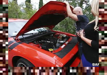 Nude busty cougar reward guy for fixing her car