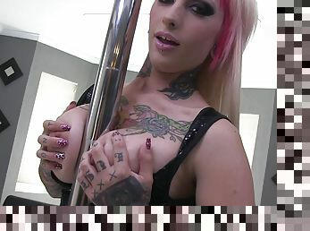 MrPete is penetrating tattooed babe Jessie Lee