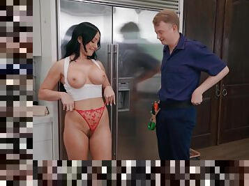 Raunchy housewife with big ass Jennifer White sex story