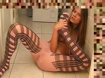 Flexible teen toe sucking in pantyhose