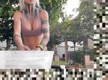 tettone, amatoriali, ragazze-giovani, bionde, solitari, giardino, tatuaggi