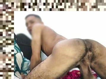 mi novio me envia un video de su culo sexy y peludo, mira como cuelgan sus bolas