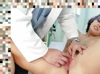 pissen, muschi, arzt, rasiert, krankenhaus, brunette, gynäkologe-examen, kleine-titten