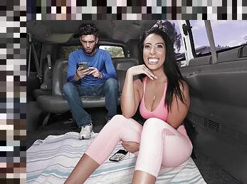 tetas-grandes, cuatro-patas, coño-pussy, madurita-caliente, latino, estrella-del-porno, coche, primera-vez, follando, natural