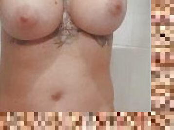 bañando, tetas-grandes, meando, amateur, babes, madurita-caliente, rubia, italiano, ducha, a-solas