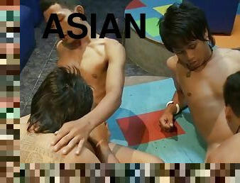 asiatiche, amatoriali, rapporti-anali, pompini, eruzioni-di-sperma, gay, seghe, tailandesi, baci, quartetti