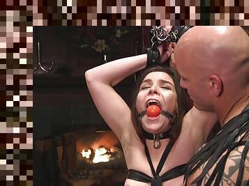 étudiante, anal, énorme-bite, fellation-profonde, bdsm, bas, bâillonnement, bondage, patron, brunette