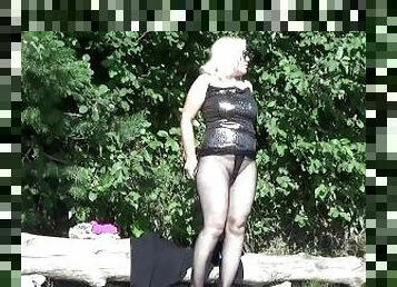 cul, en-plein-air, collants, public, amateur, mature, milf, compilation, pieds, jupe-en-l’air