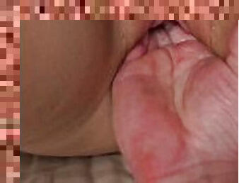clitoris-bagian-atas-vagina-paling-sensitif, memasukkan-tangan-ke-dalam-vagina, mastubasi, puting-payudara, vagina-pussy, amatir, sayang, gila, permainan-jari, ditindik