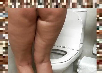 pisser, public, chatte-pussy, amateur, mature, milf, culotte, toilette, fétiche, solo