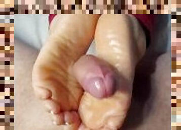 cul, amateur, ados, branlette, pieds, salope, ejaculation, fétiche, branlette-avec-les-pieds, brunette