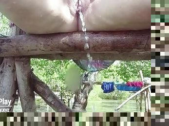 en-plein-air, pisser, public, chatte-pussy, amateur, milf, belle-femme-ronde, joufflue, fétiche, rasé