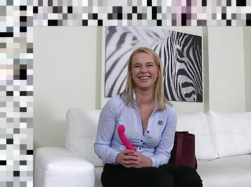 Juicy baba has fun with sex toy at porn casting