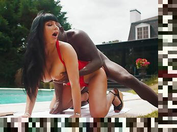 gros-nichons, levrette, en-plein-air, fellation, interracial, milf, pornstar, black, butin, piscine