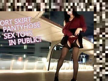 HA21Wear short skirt and stockings, play dildo Insert into anal in public!