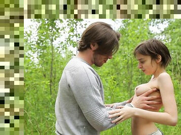 Levrette, En plein air, Amateur, Babes, Fellation, Ejaculation sur le corps, Ados, Jeune (18+), Forêt